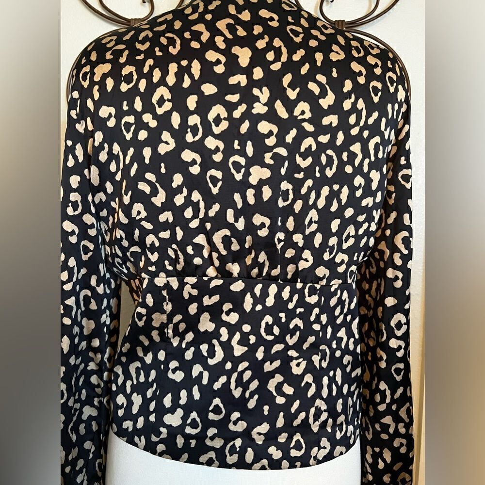 Lulus Cambera Black Leopard Print Satin Button-Up Crop Top, size medium - Picture 11 of 14